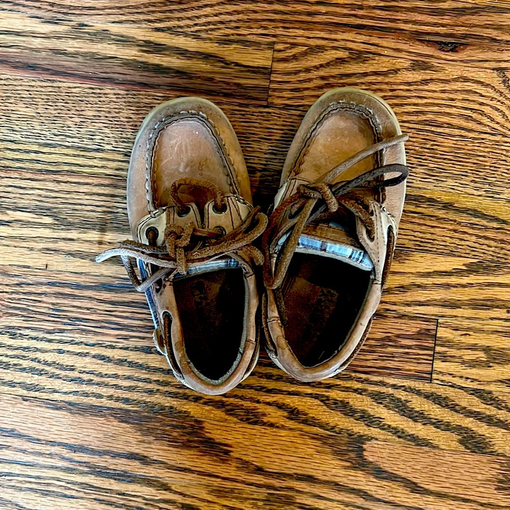 Toddler boy Sperry boat shoes size 8.5